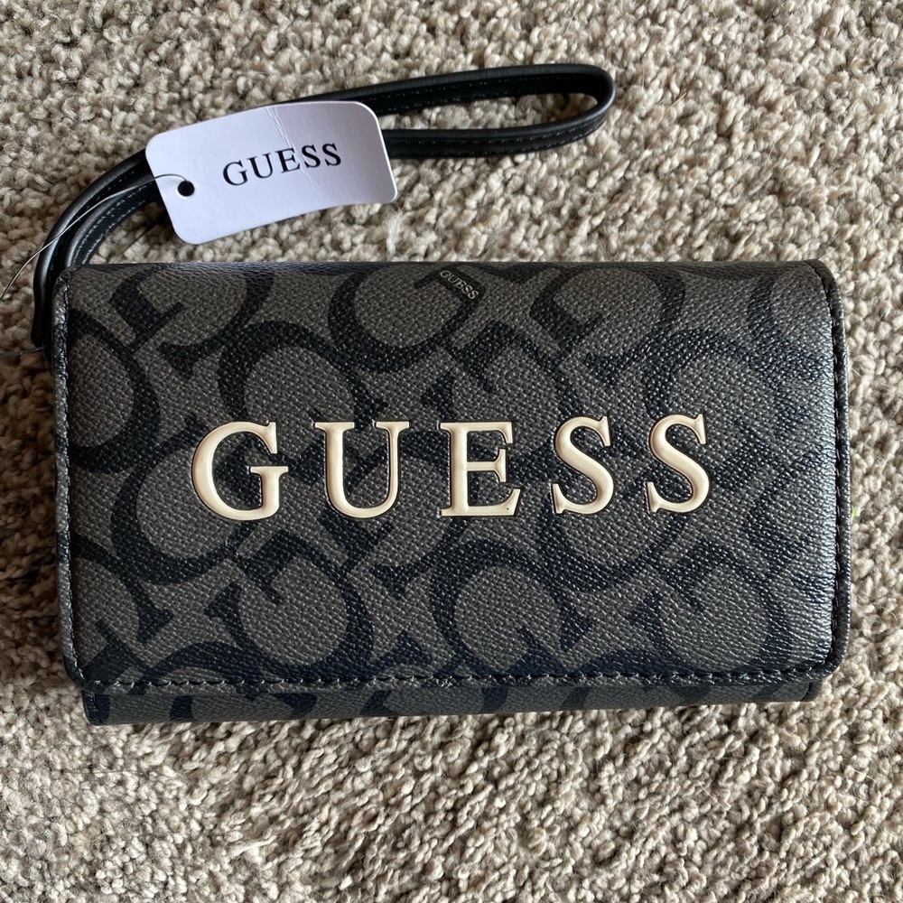NWT Guess wristlet